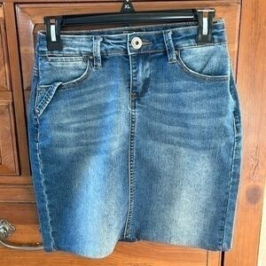 Chiqle Women’s blue denim skirt size small Preloved